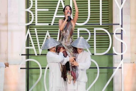 hong nhung elle beauty award
