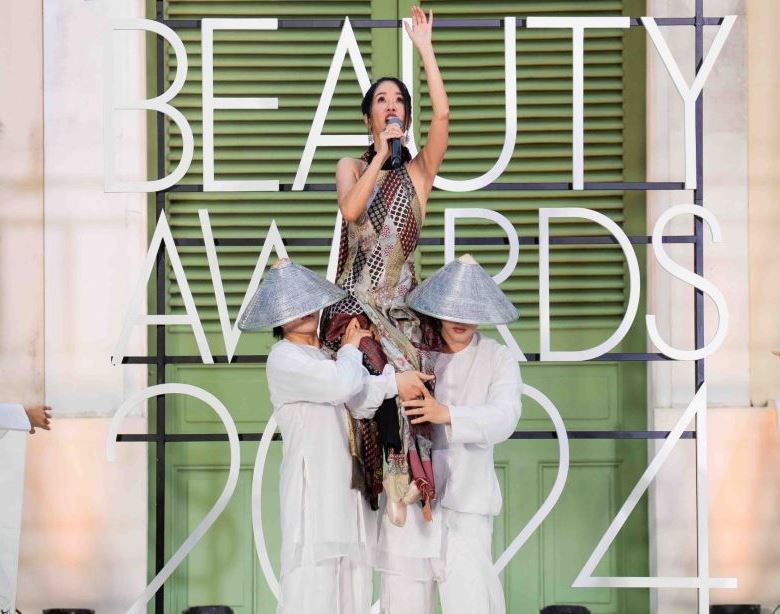 hong nhung elle beauty award