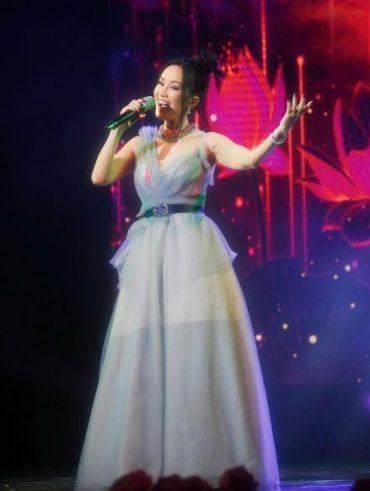 Hong Nhung Nhung doa hoa sen