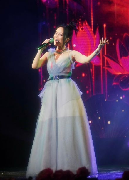 Hong Nhung Nhung doa hoa sen