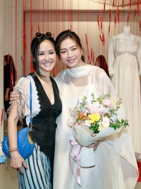 Trien lam tranh Su khoi dau