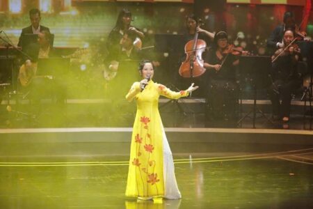 Hong Nhung VTV 55 nam